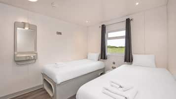 Standard Twin Room | Soundproofing, iron/ironing board, free WiFi, bed sheets