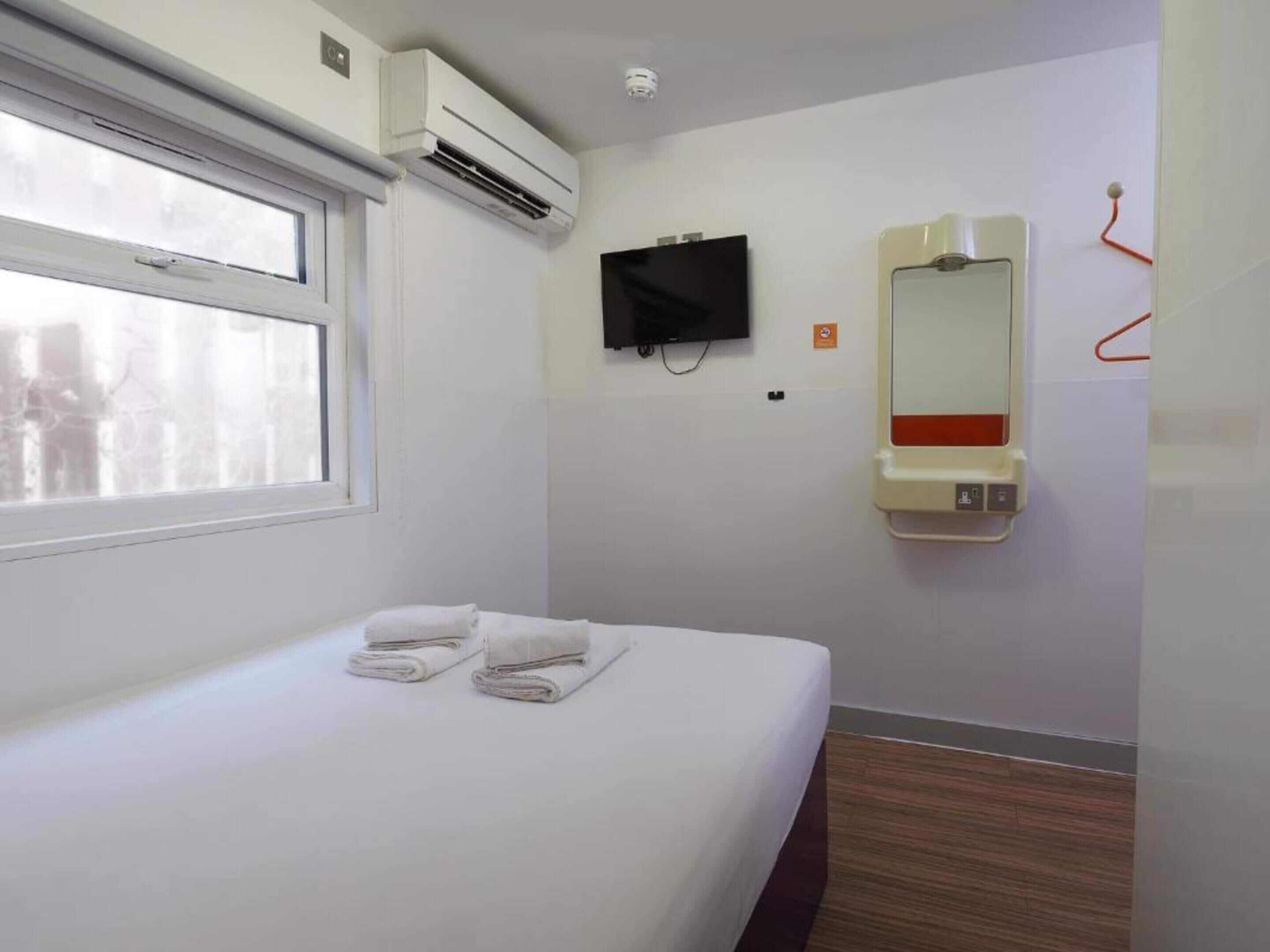 Standard Double Room | Soundproofing, iron/ironing board, free WiFi, bed sheets