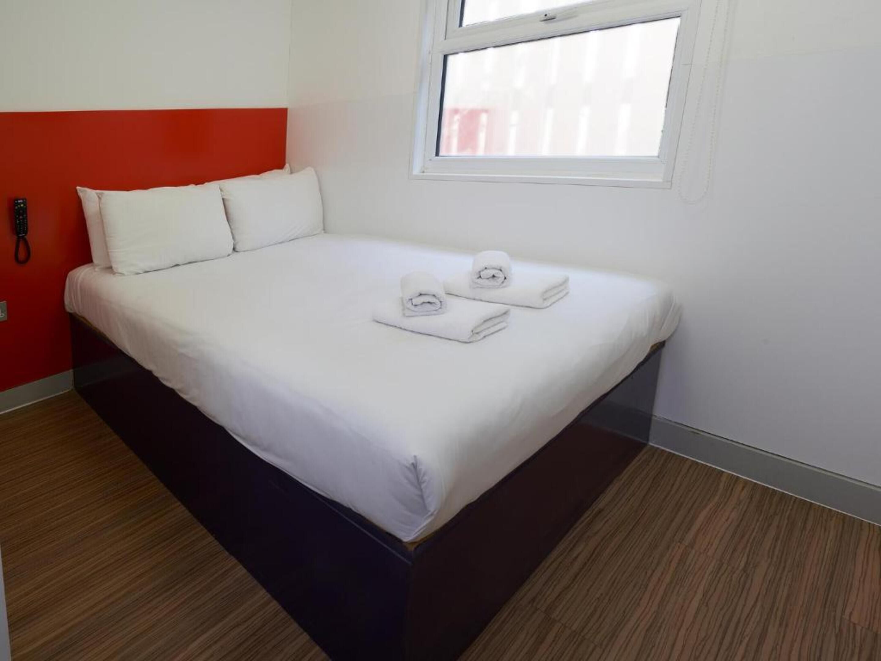 Comfort Room, 1 Katil Kelamin (Double) | Kalis bunyi, seterika/papan seterika, Wi-fi percuma, cadar katil 