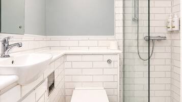 Standard Double Room | Bathroom | Shower, towels, toilet paper