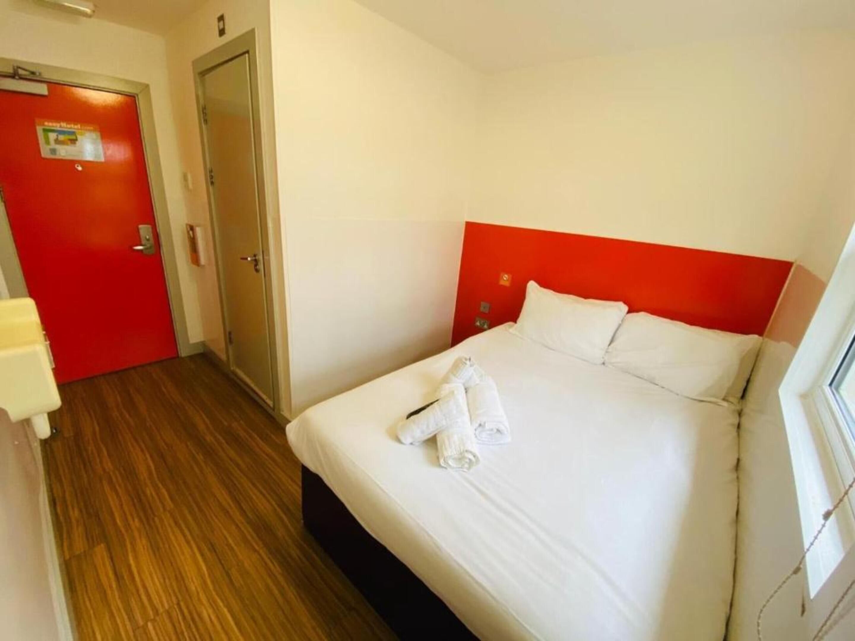 Standard Double Room | Kalis bunyi, seterika/papan seterika, Wi-fi percuma, cadar katil 