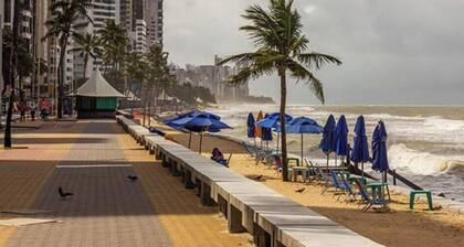Premium Flat in Boa Viagem, 24-hour check-in, 5-minute airport + beach access.