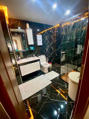 Classic Apartment, Balcony, Partial Sea View | Bathroom - ALANYAHOMES (Alanya)
