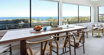 Fliptide House - ocean views, spacious living and easy access to Kiama’s beaches