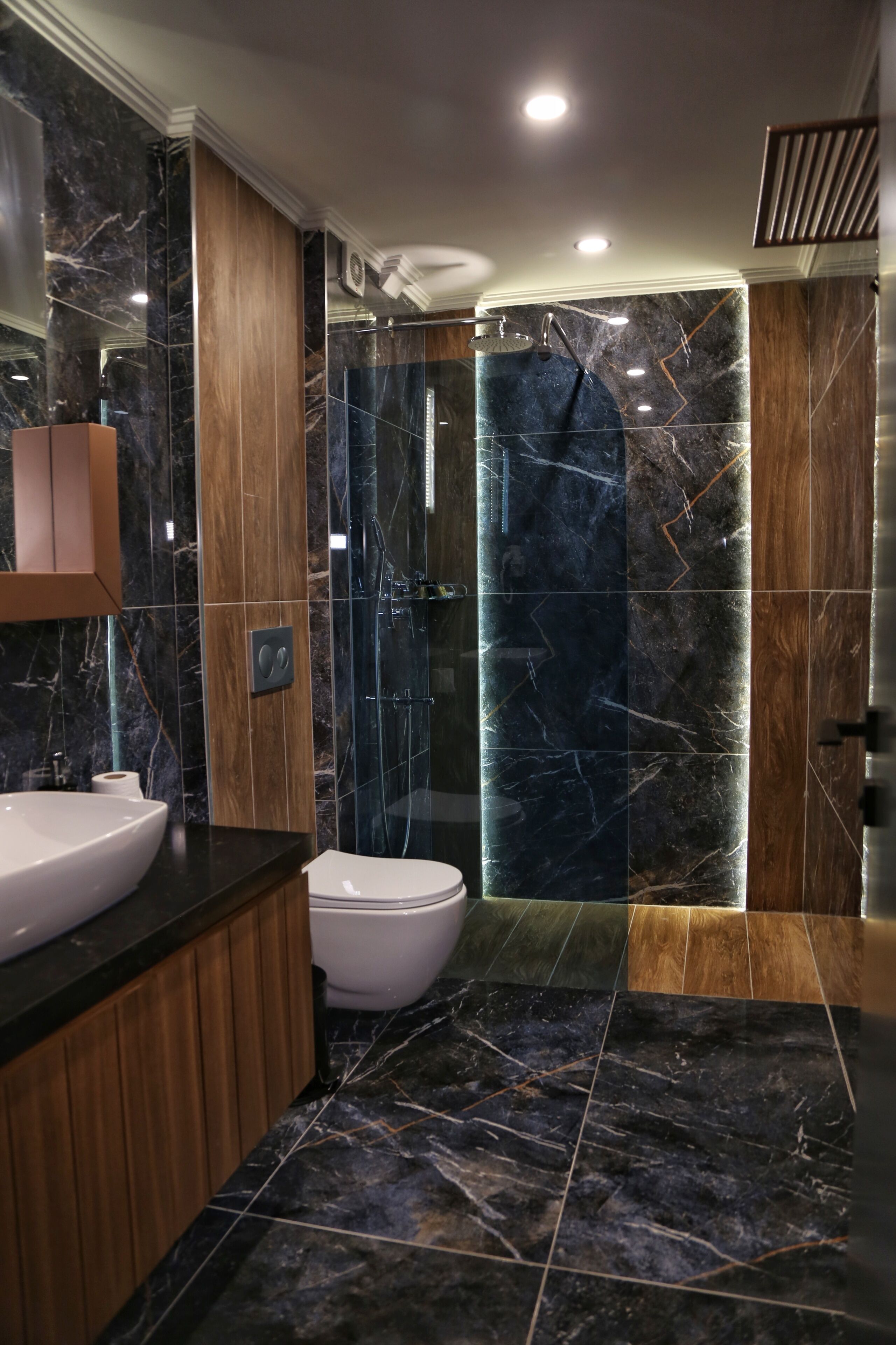 Familienapartment, Balkon, Poolblick | Badezimmer | Dusche, Haartrockner, Handtücher, Seife