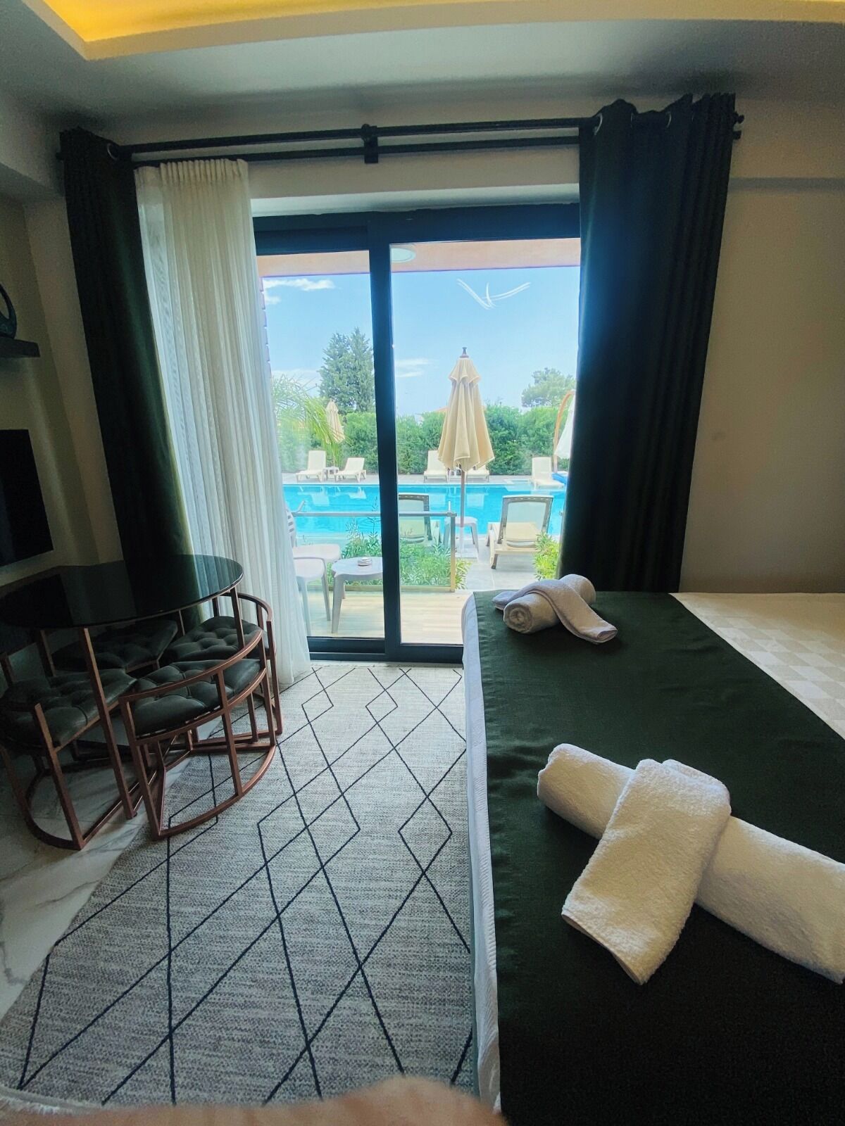 Deluxe Studio, Balcony, Pool View