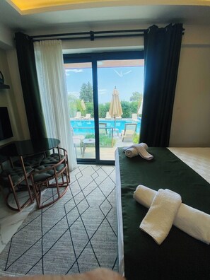 Deluxe Studio, Balcony, Pool View