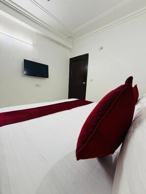 In-room safe, soundproofing, free WiFi, wheelchair access - Hotel RS International (New Delhi)