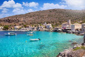 House | 1 bedroom, Internet - Seafront Stone Studio Escape in Luxury Near the Sea (East Mani)