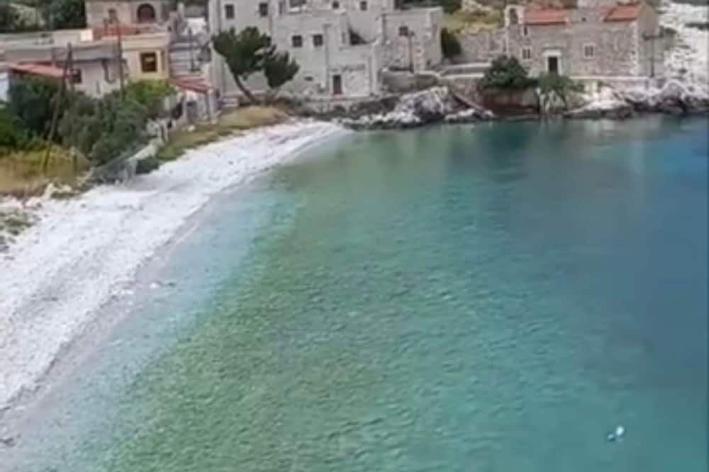 Seafront Stone Studio Escape in Luxury Near the Sea - Αλύπα