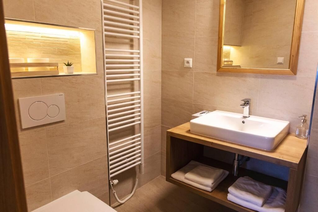 Classic Double Room, Mountain View | Bathroom