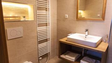 Classic Double Room, Mountain View | Bathroom
