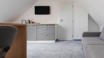 Deluxe Studio | Living area