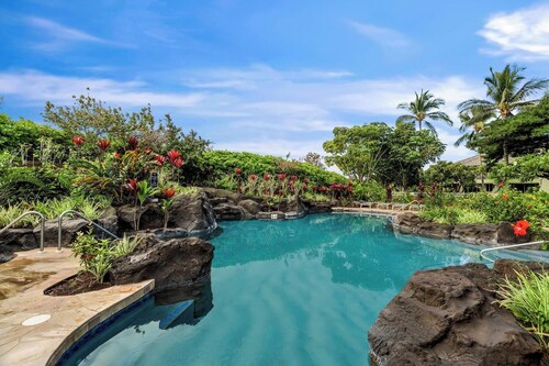 Waikoloa Beach Villas#O1: Resort Living: Walk to Beach, shops & Dining
