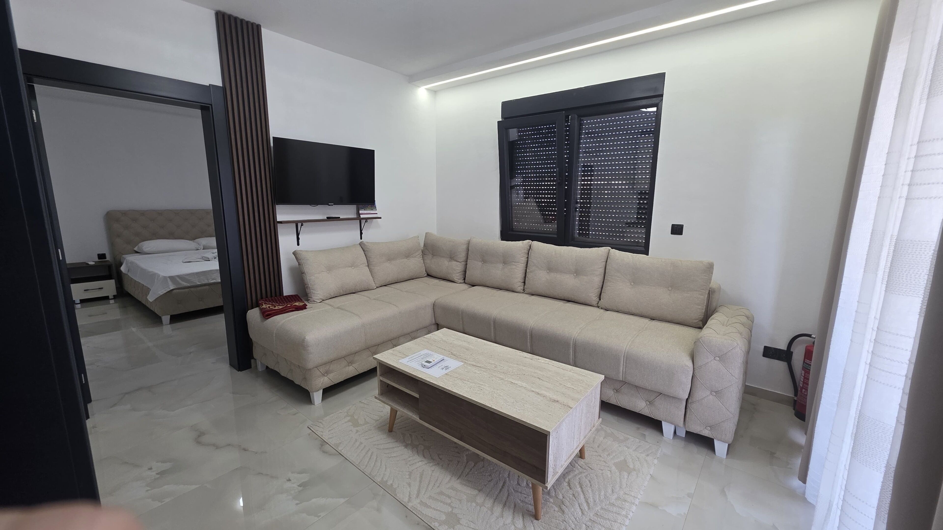 Deluxe appartement, balkon, uitzicht op zwembad | Woonruimte