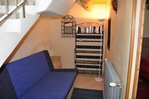 Living area - Holiday Home 'Gîte 2 Avec Piscine Privative' with Mountain View, Private Pool and Wi-Fi (Saint-Michel-l'Observatoire)