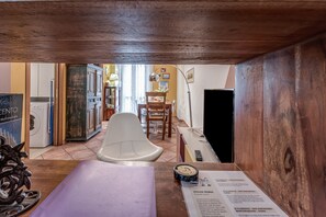 Dining - House Nubia: three-story townhouse in S.Frediano/ free parking/ WiFi/ air conditioning. NO ZTL. (Firenze)