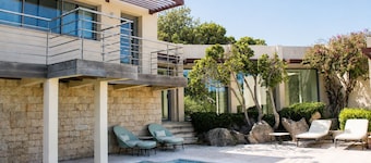 Magnificent sea-view villa with private beach access, 20 min from Porto-Vecchio