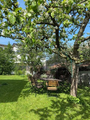 Outdoor dining - Vrbo Property (Bodolz)