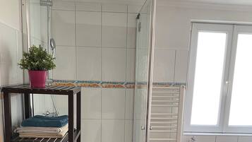 SĂšche-cheveux, serviettes fournies, savon, papier toilette