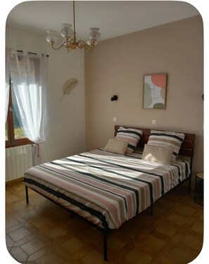 Room - Vrbo Property (Saint-Cyr-sur-Mer)