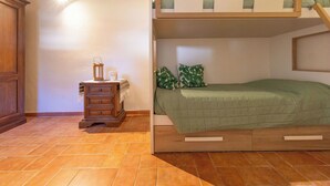 2 Schlafzimmer, Reisekinderbett, kostenloses WLAN, Bettwäsche