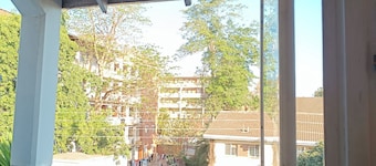 1 Bed Flat - Sleeps 2 - Parking - Wifi