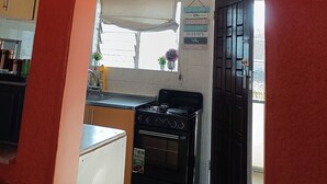 Peti sejuk, ketuhar gelombang mikro, ketuhar, dapur 