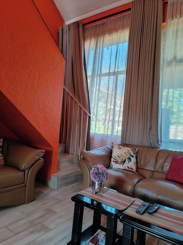 1 Bed Flat - Sleeps 2 - Parking - Wifi - Harare