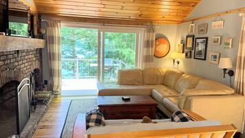 Villa, 3 Bedrooms | Living area | Smart TV