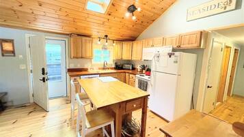 Cottage, 3 Bedrooms | Private kitchen | Fridge, oven, coffee/tea maker, toaster