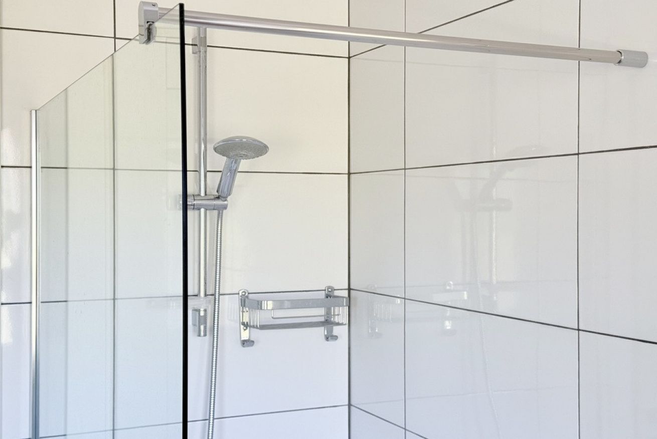 Shower, bidet, towels
