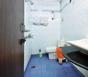 Suihku, ilmaiset hygieniatuotteet, pyyhkeet, saippua