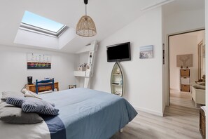 WiFi, bed sheets - Guest Room - Marine Room (La Plaine-sur-Mer)
