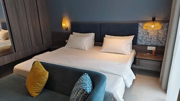 Iron/ironing board, WiFi, bed sheets