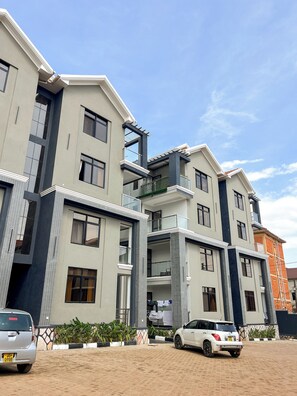 Exterior - Spacious & Convenient 1br Kisaasi,Kampala with AC & Power backup (Kampala)