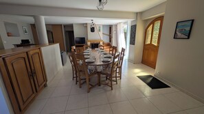 Dining - Gite 15 le gage (10 people) bay Mont saint Michel (Avranches)