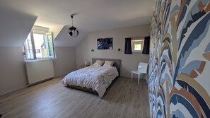 Desk, iron/ironing board, travel cot, free WiFi - Gite 15 le gage (10 people) bay Mont saint Michel (Avranches)