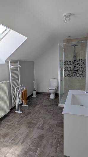 Shower, hair dryer, toilet paper - Gite 15 le gage (10 people) bay Mont saint Michel (Avranches)