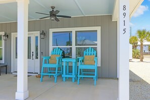 Outdoor dining - ☀️ Short Walk to Beach - Turtle Watch ☀️ (St. Joe Beach)
