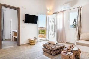 House, Courtyard View | Living room