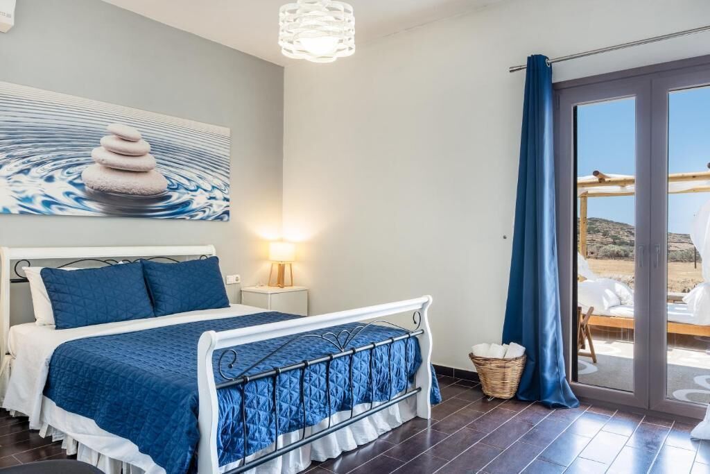 In-room safe, soundproofing, iron/ironing board, free WiFi