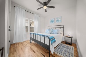 3 chambres, fer et planche à repasser, Wi-Fi, draps fournis