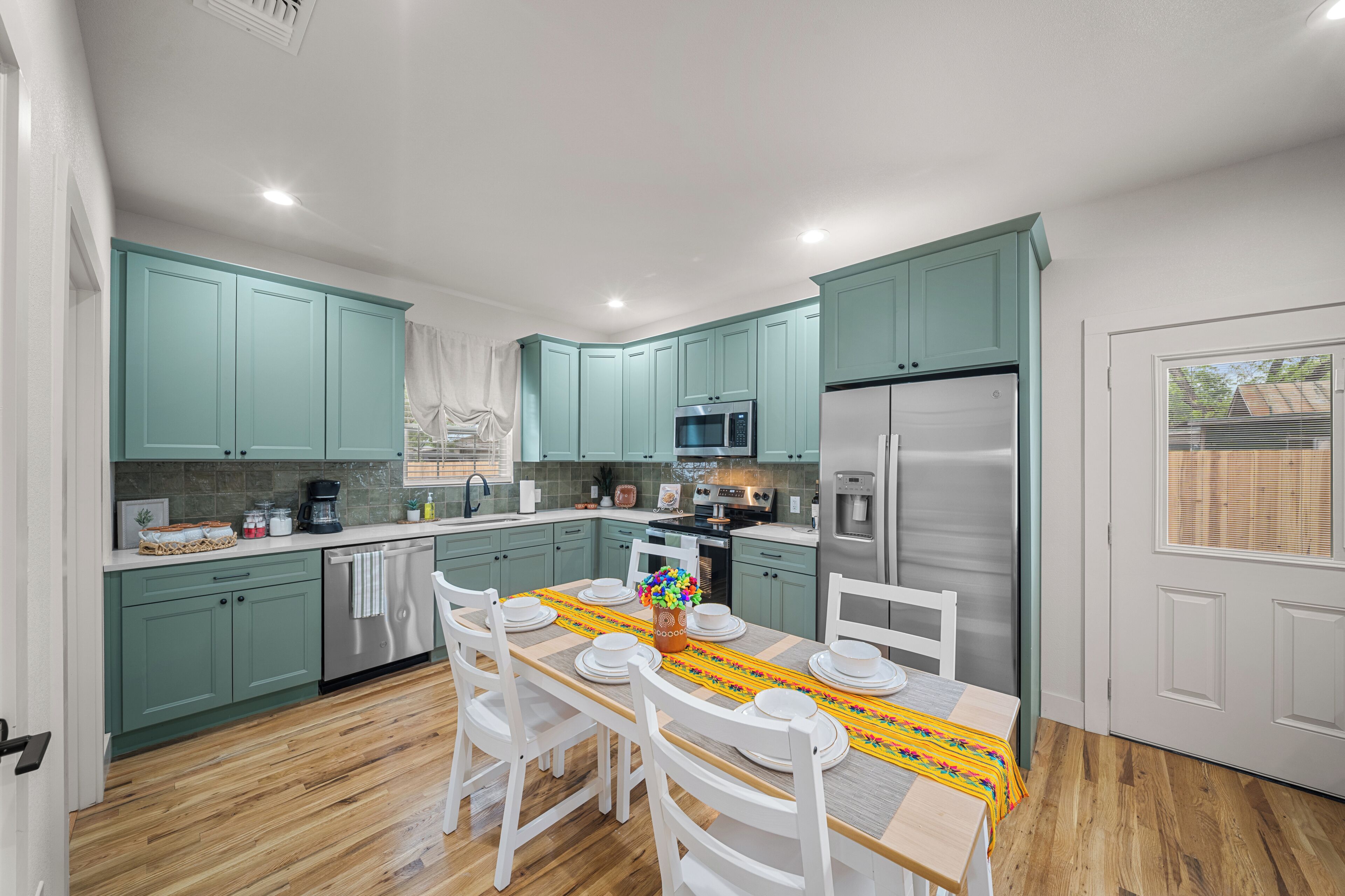 Coffee/tea maker, fridge, microwave, oven