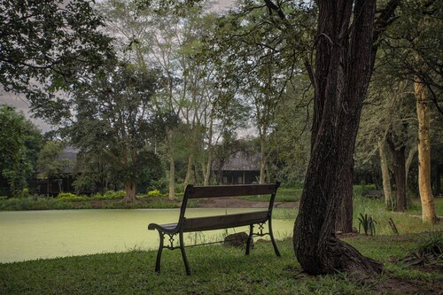 5 Minutes to the Kruger National park gate. Nice quietly Family- sized Villa.