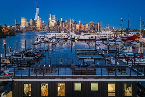 FLOHOM 16 Luxe Houseboat with Manhattan Skyline VIews