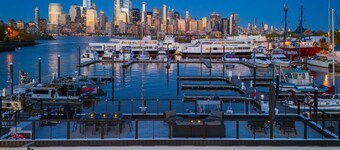 FLOHOM 16 Luxe Houseboat with Manhattan Skyline VIews