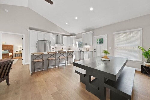 4-BR Lake Wylie Ollie—Private Cove—Hot Tub—Fire Pit!