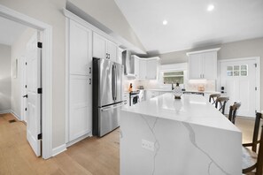 Fridge, microwave, oven, stovetop - 4-BR Lake Wylie Ollie—Private Cove—Hot Tub—Fire Pit! (Charlotte)