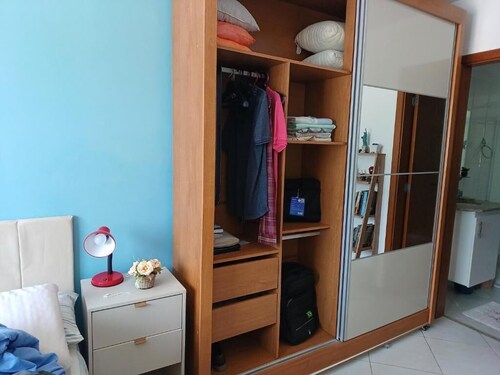 Located near Piatã beach, ideal for leisure or business trips.
